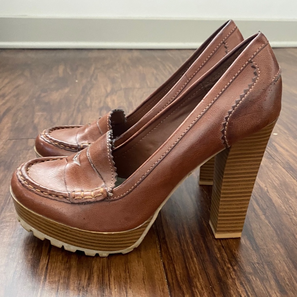 Women’s Shoes Size 8 Mia